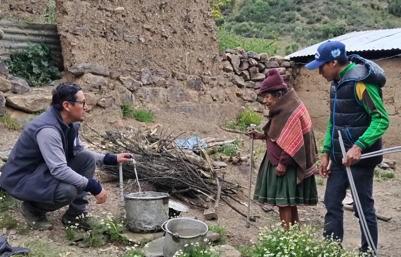 Agua y energía para adultos mayores del municipio de Tacopaya  como agua y electricidad todavía representa un desafío cotidiano. En este municipio, donde las 